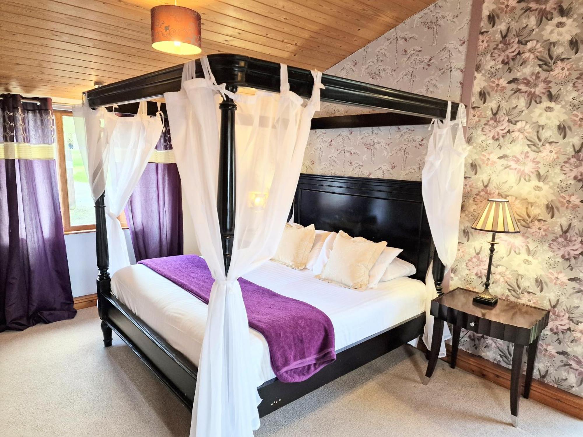 Ochil 8 With Private Hot Tub - Fife - Loch Leven - Lomond Hills Villa Kelty Exterior photo